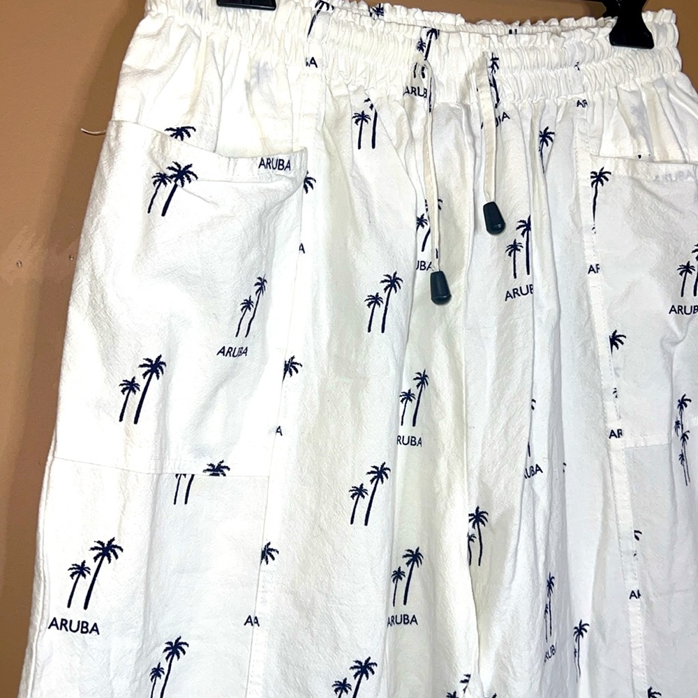 White Diamonds capris - Picture 3 of 7